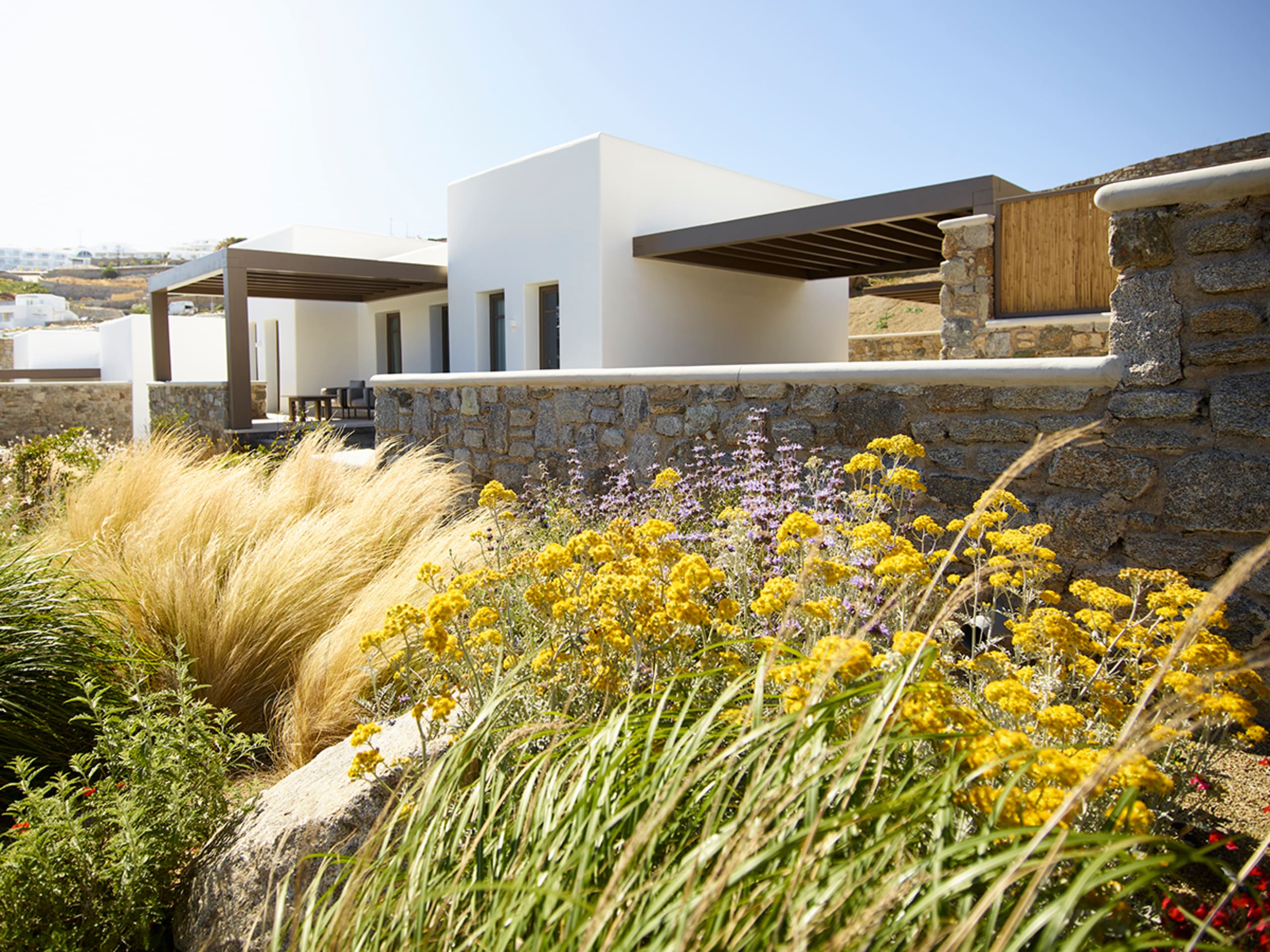 Bonzoe Suites & Villas