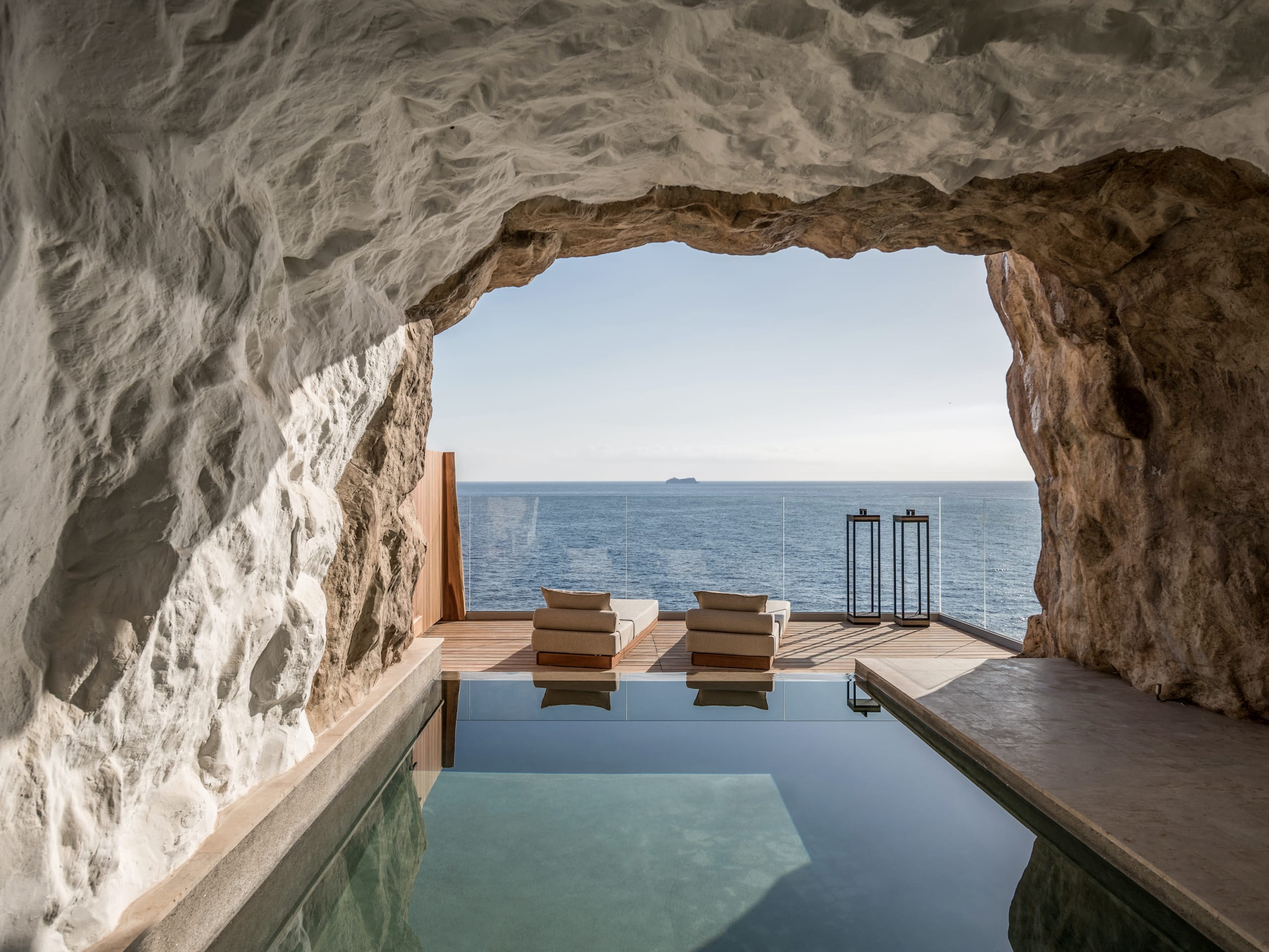 Acro Suites
