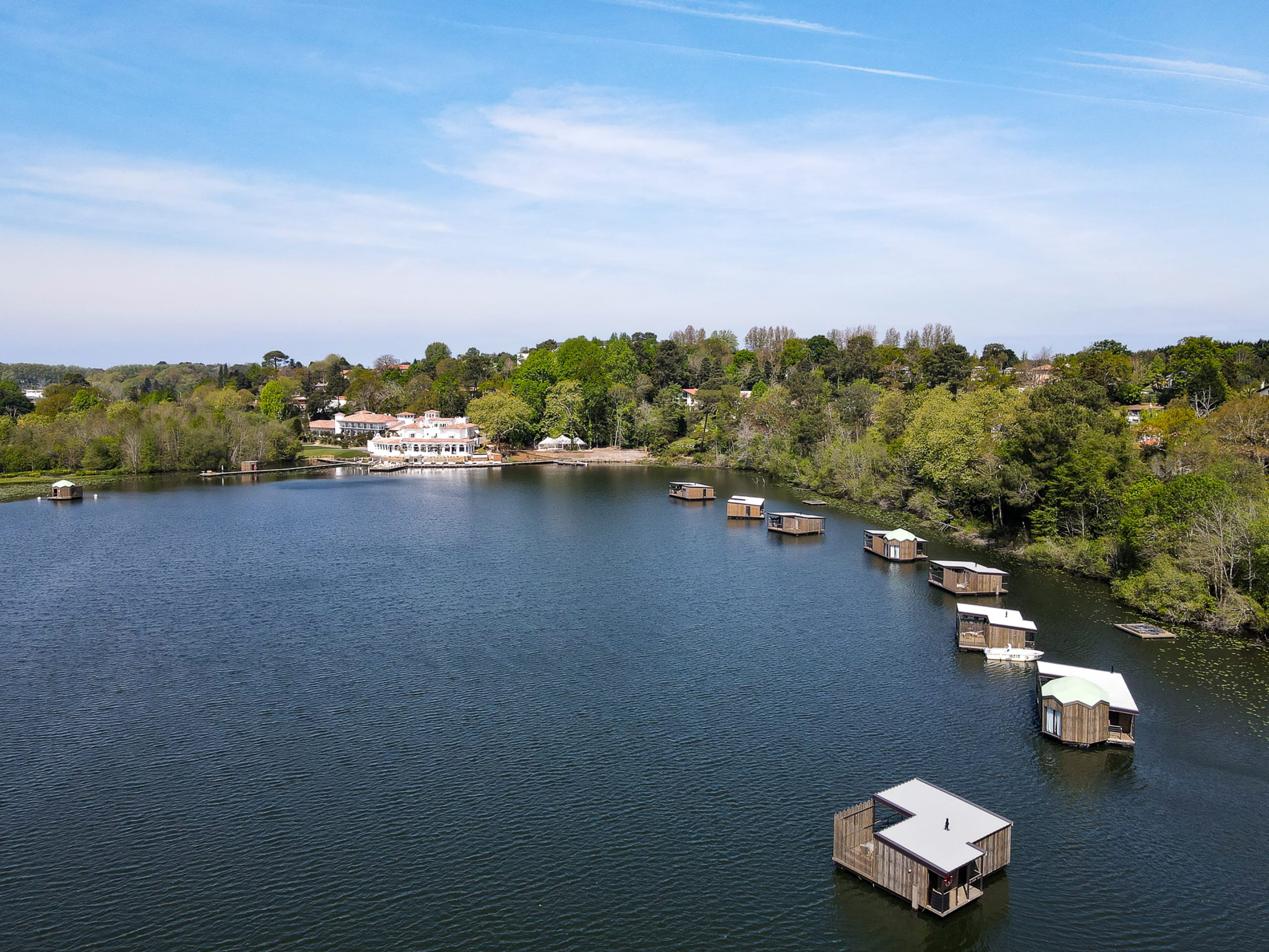 Brindos Lac & Chateau