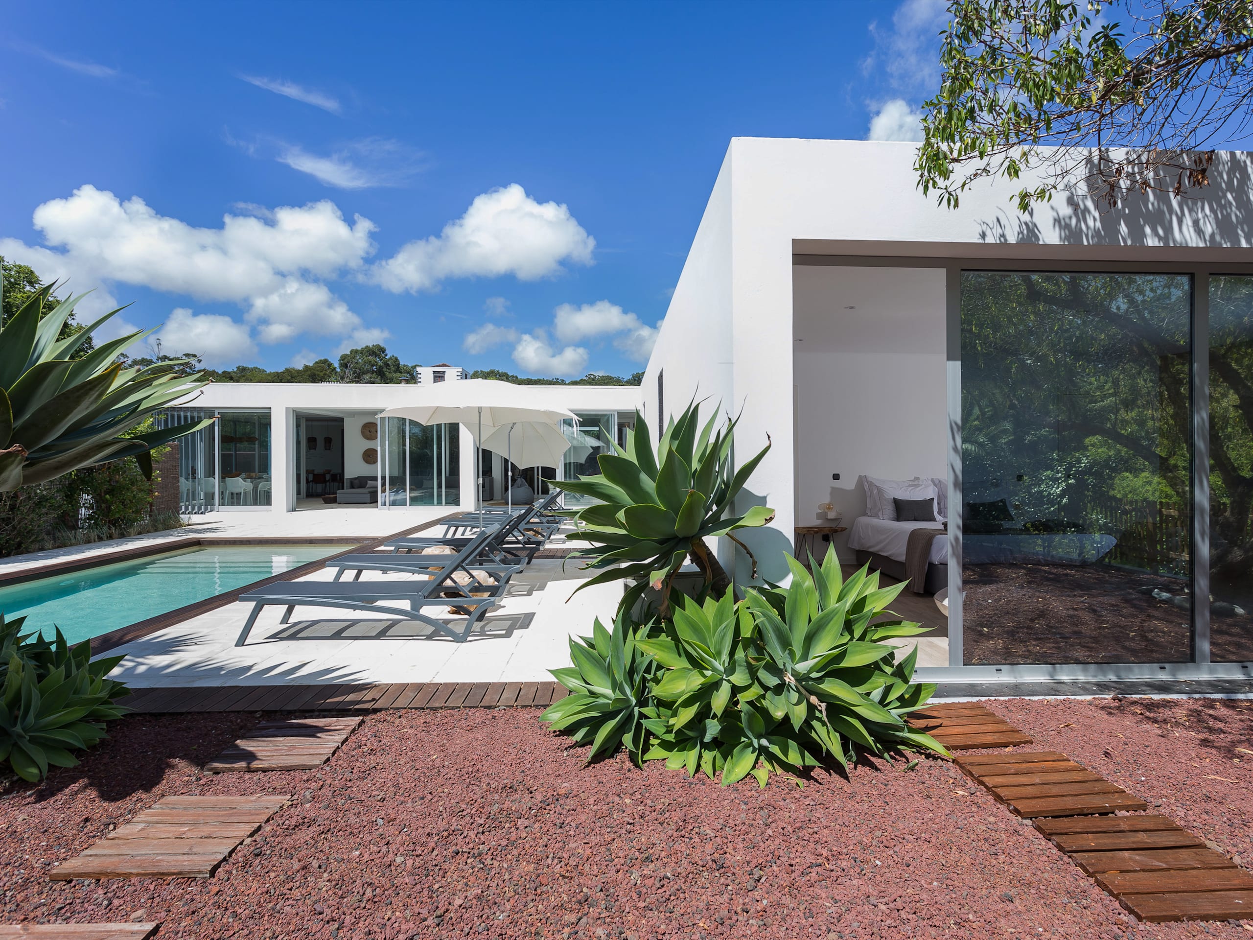 White Exclusive Suites & Villas