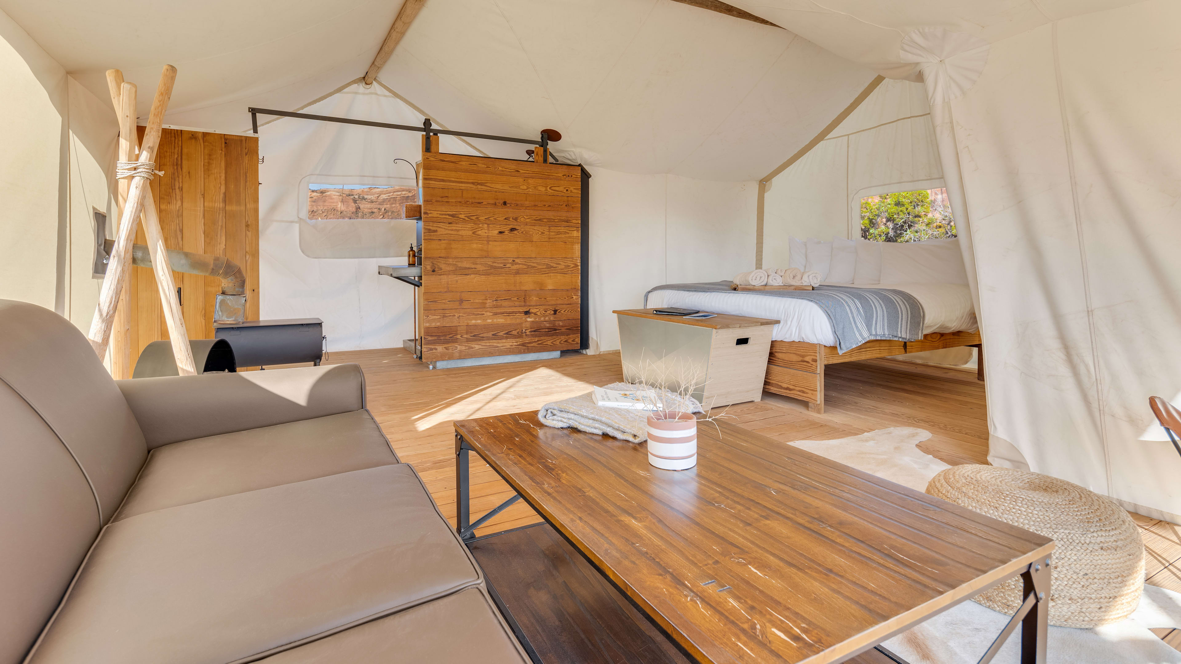 Suite_Tent_Sitting_Area_doobmr
